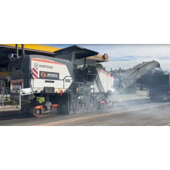 Aluguel de Fresadora de Asfalto Wirtgen W 200F – Adaptada com Cilindro de Microfresagem para Máxima Precisão