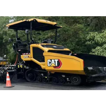 Aluguel de Vibroacabadora CAT AP 455 – Eficiência e Precisão na Pavimentação Urbana