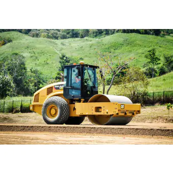 Aluguel de Rolo Compactador CAT CS 54 B – Máxima Eficiência na Compactação de Solos